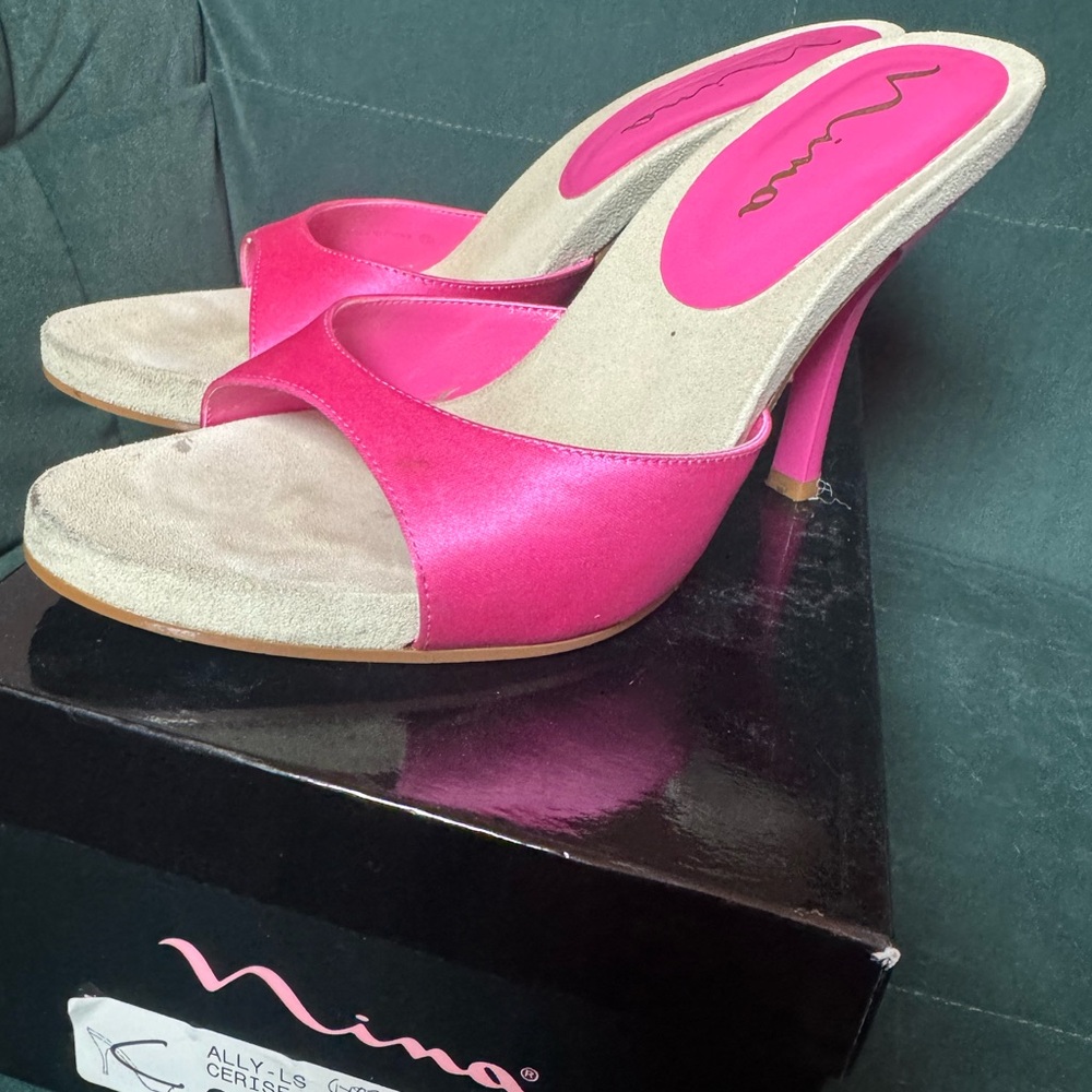 Nina Luster heel